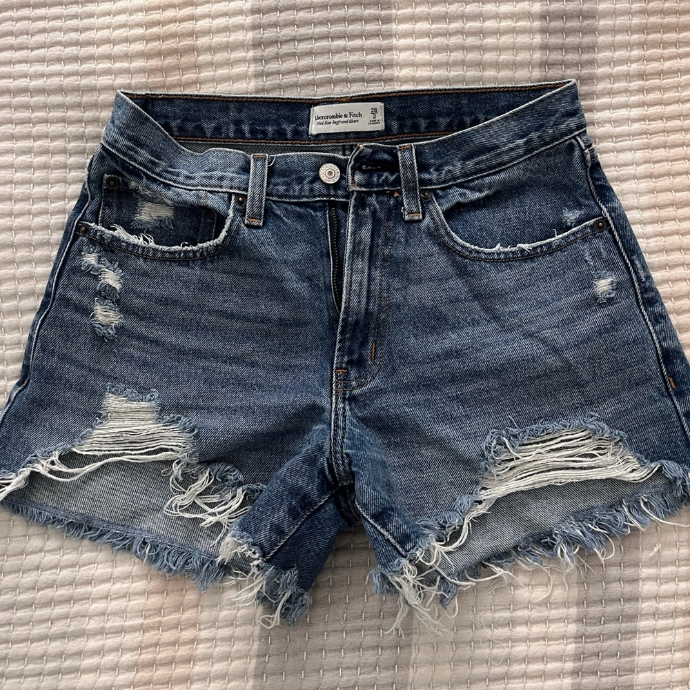 Abercrombie & Fitch Mid Rise Boyfriend short